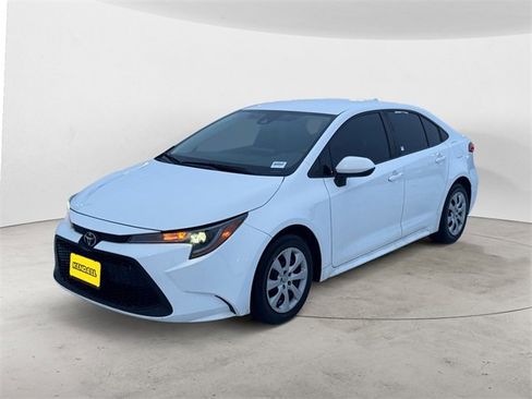 Used 2022 Toyota Corolla LE image 1