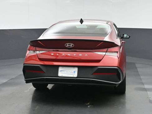 Used 2025 Hyundai Elantra Sport FWD image 6