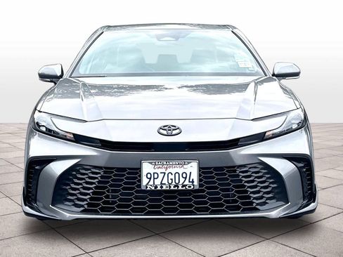 Used 2025 Toyota Camry SE w/ Convenience Package FWD image 3