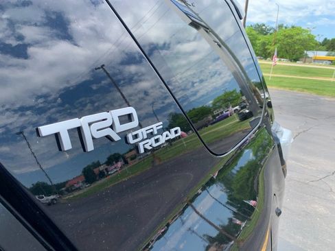 Used 2019 Toyota 4Runner TRD Off-Road Premium AWD/4WD image 3