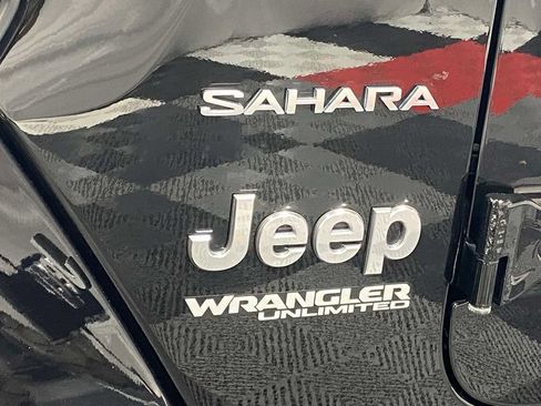 Used 2020 Jeep Wrangler Unlimited Sahara w/ Uconnect 4C Nav & Sound Group AWD/4WD image 8