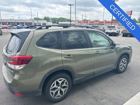 Used 2024 Subaru Forester Premium AWD/4WD image 3
