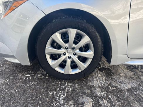 Used 2025 Toyota Corolla LE image 29