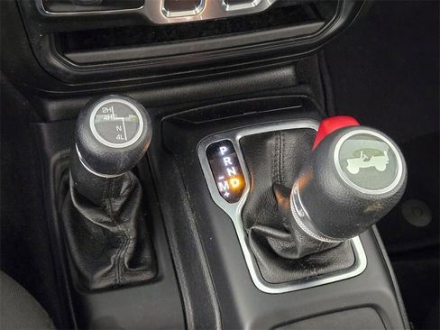 Used 2020 Jeep Wrangler Sport image 17