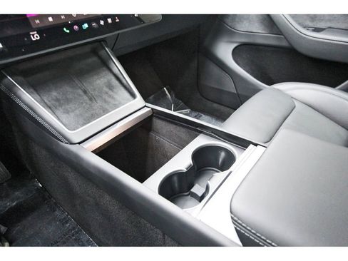 Used 2026 Tesla Model Y AWD image 29