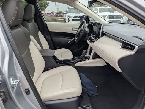Used 2024 Toyota Corolla Cross XLE w/ Convenience Package FWD image 34