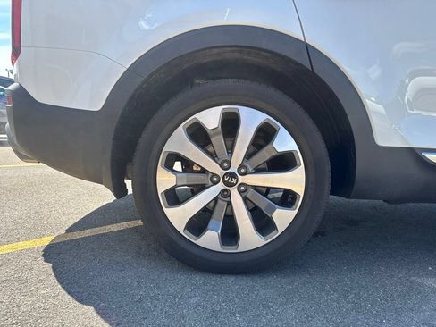 Used 2020 Kia Telluride S w/ S 8 Passenger Seating Package FWD image 13