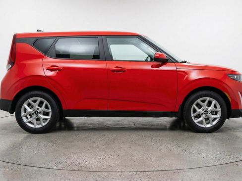Used 2025 Kia Soul LX w/ LX Technology Package FWD image 11