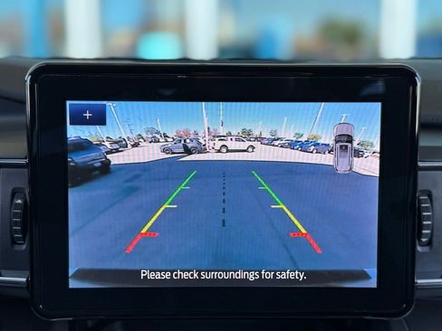 Used 2022 Ford Explorer XLT w/ Equipment Group 202A image 18