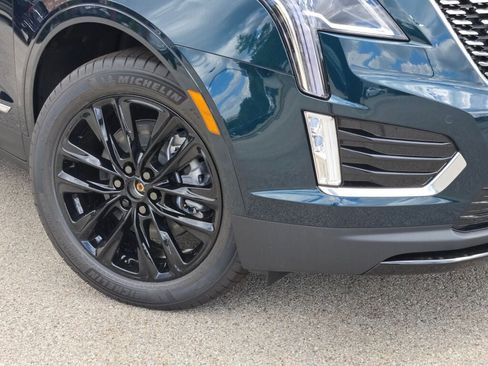 New 2025 Cadillac XT5 Luxury image 3