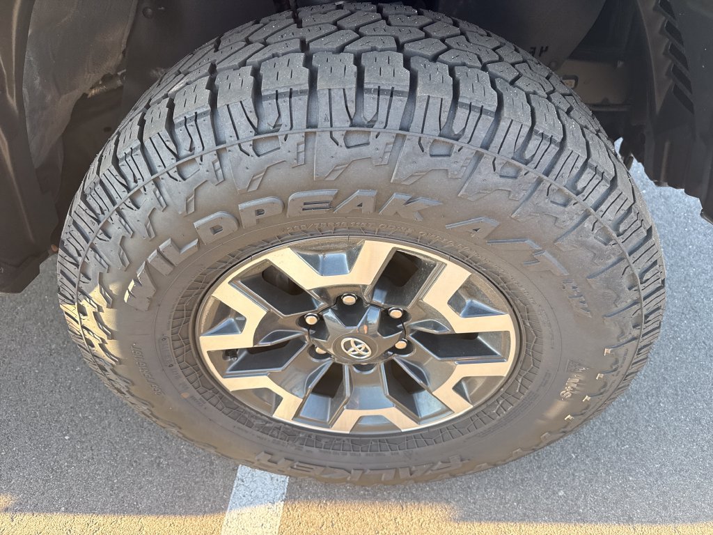 Used 2023 Toyota Tacoma TRD Off-Road w/ Technology Package AWD/4WD image 32