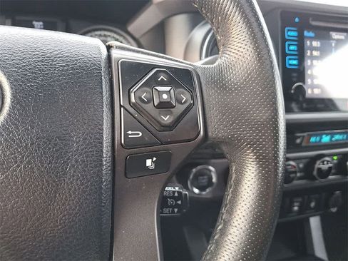 Used 2017 Toyota Tacoma TRD Sport image 18