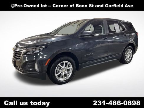 Used 2022 Chevrolet Equinox LT image 1
