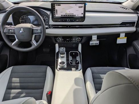 New 2026 Mitsubishi Outlander SE image 16