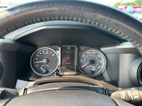 Used 2021 Toyota Tacoma TRD Off-Road w/ Technology Package AWD/4WD image 11
