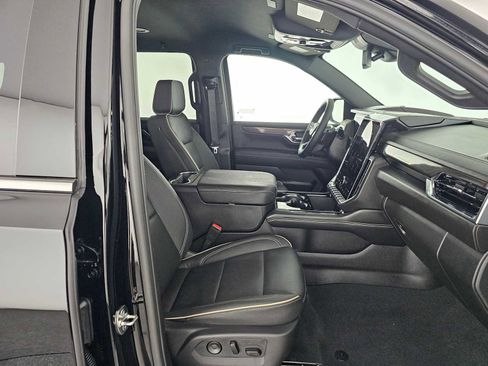 New 2026 GMC Yukon XL Elevation AWD/4WD image 10
