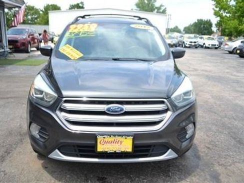 Used 2017 Ford Escape SE w/ SE Leather Comfort Package FWD image 3