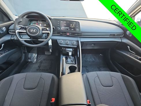 Used 2025 Hyundai Elantra SE image 14