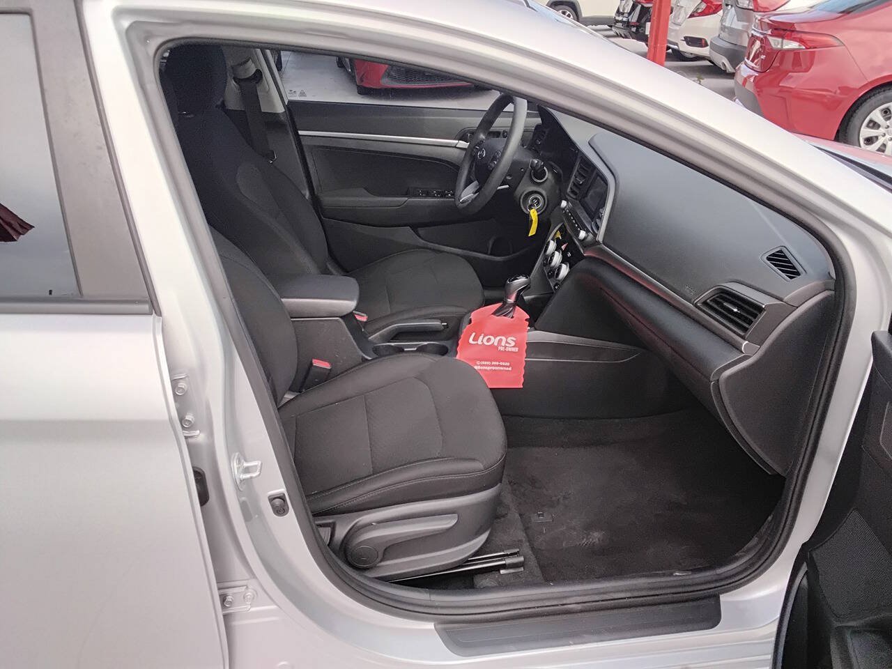 Used 2019 Hyundai Elantra SE w/ Cargo Package FWD image 5