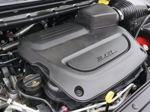 Used 2024 Chrysler Pacifica Touring-L image 69