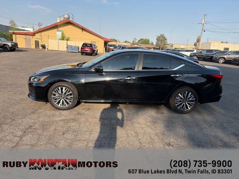 Used 2024 Nissan Altima 2.5 SV FWD image 4