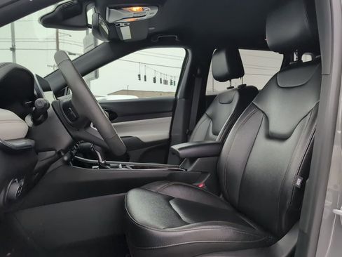 Used 2024 Jeep Compass Limited image 21