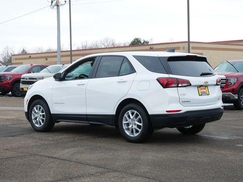 Used 2023 Chevrolet Equinox LS w/ LS Convenience Package image 5
