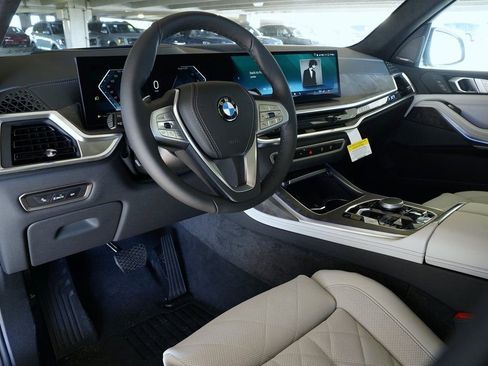 Used 2026 BMW X7 xDrive40i w/ Premium Package image 13