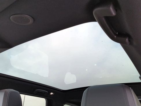 Used 2025 Land Rover Discovery Sport Dynamic SE image 19