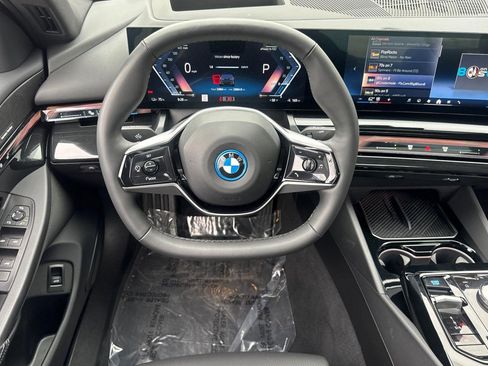 Used 2024 BMW i5 eDrive40i w/ Premium Package RWD image 28
