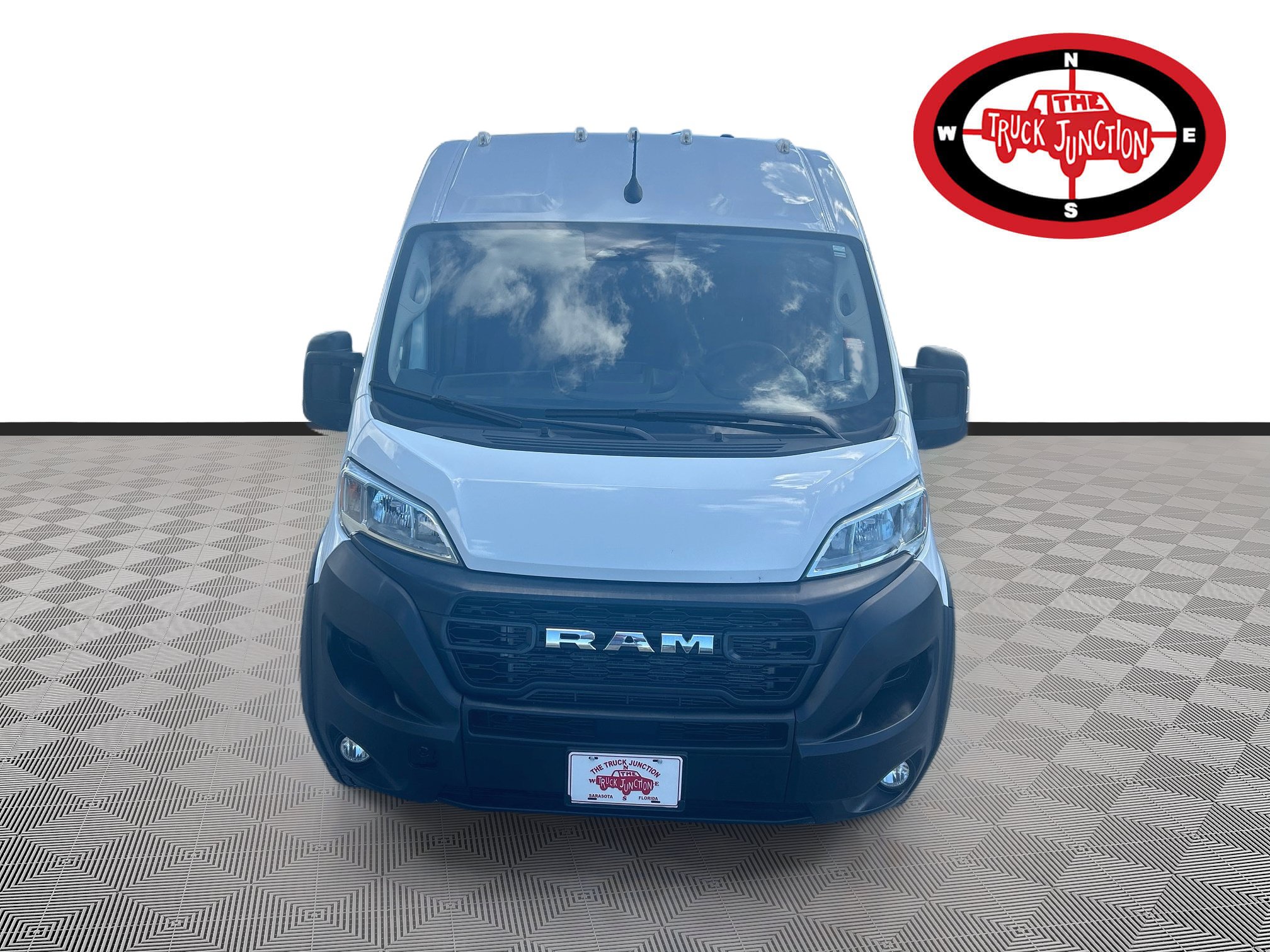 Used 2025 RAM ProMaster 2500 w/ Convenience Group FWD image 2