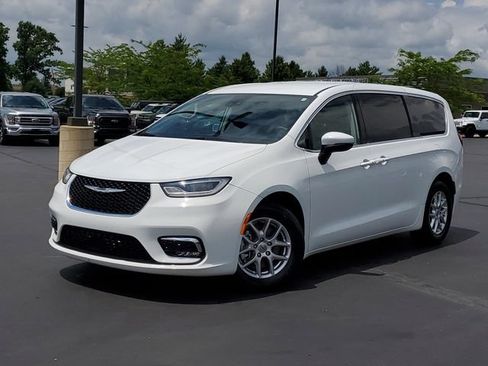 Used 2023 Chrysler Pacifica Touring-L FWD image 38