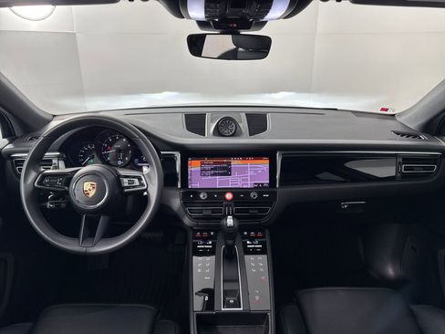 Certified 2025 Porsche Macan image 17