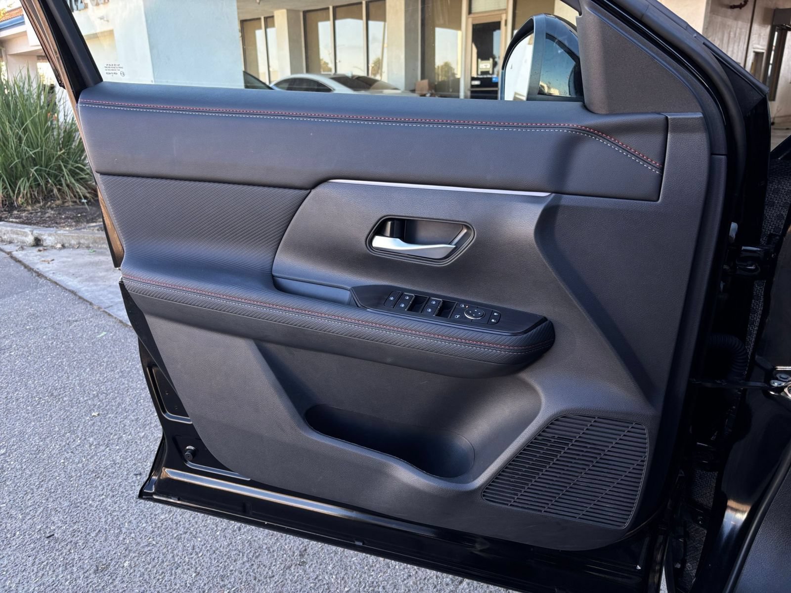 Used 2026 Nissan Kicks SR FWD image 18
