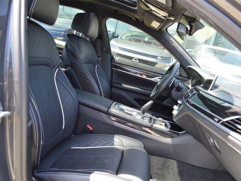 Used 2021 BMW 750i xDrive w/ M Sport Package image 23