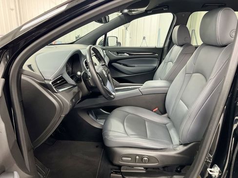 Used 2023 Buick Enclave Essence image 19