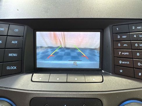 Used 2018 Ford Taurus SE image 20