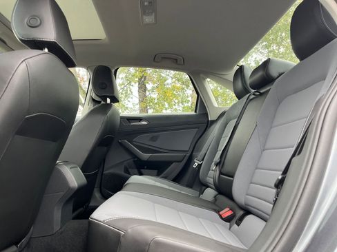 Used 2025 Volkswagen Jetta SE image 25