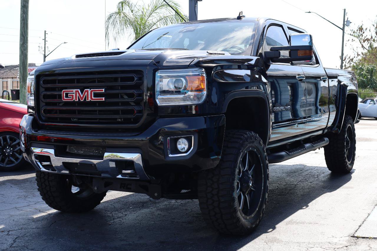 Used 2017 GMC Sierra 2500 Denali w/ Duramax Plus Package AWD/4WD image 2