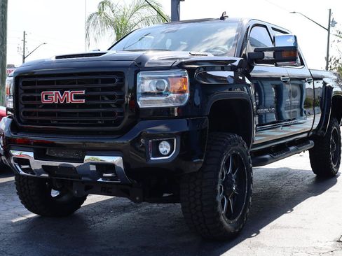 Used 2017 GMC Sierra 2500 Denali w/ Duramax Plus Package AWD/4WD image 2