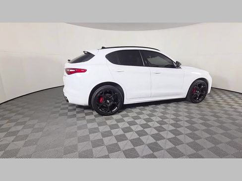 Used 2023 Alfa Romeo Stelvio Veloce AWD/4WD image 36