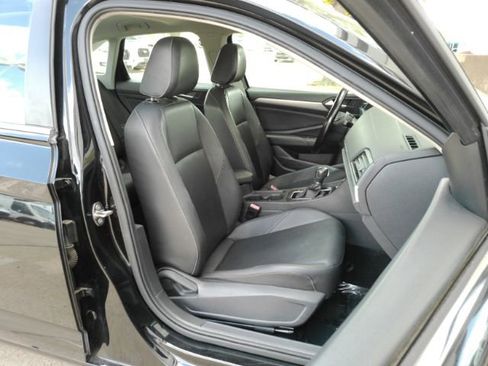 Used 2019 Volkswagen Jetta SE FWD image 22