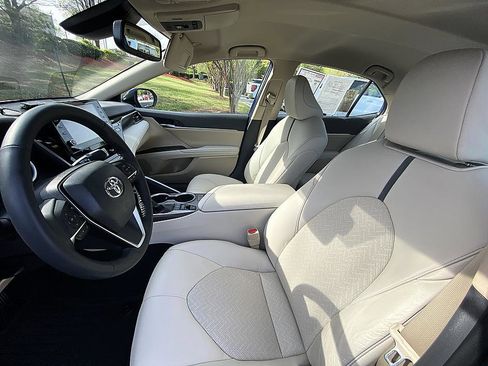 Used 2024 Toyota Camry XLE image 10