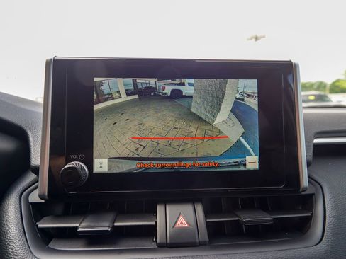 Used 2024 Toyota RAV4 XLE FWD image 23