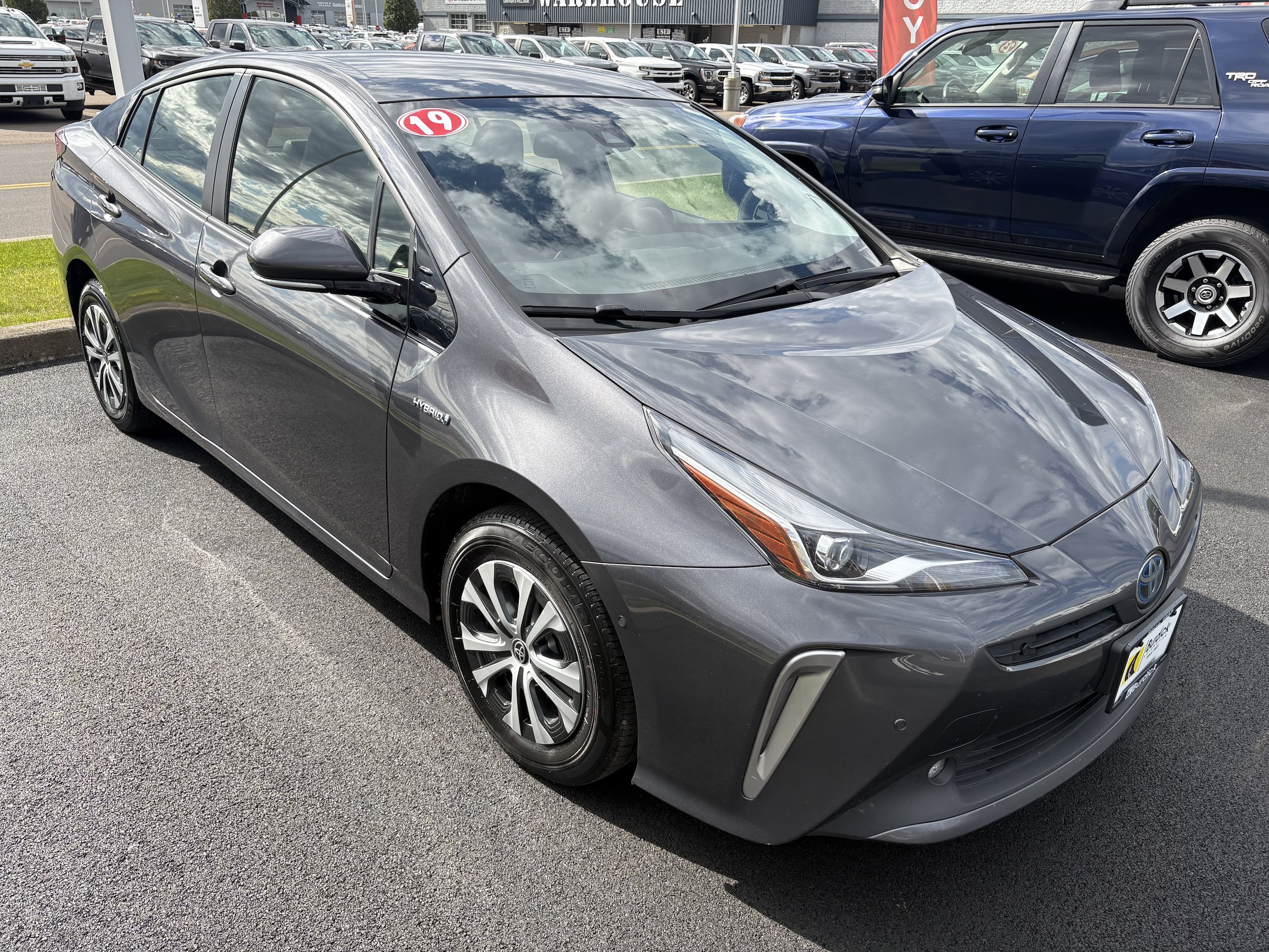 Used 2019 Toyota Prius XLE AWD/4WD image 2