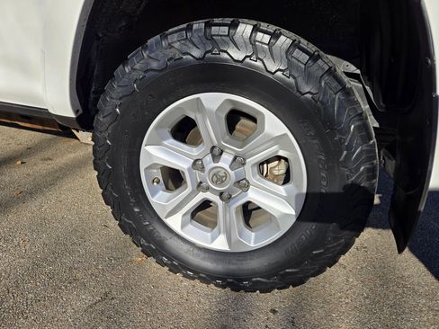 Used 2017 Toyota 4Runner SR5 Premium image 23