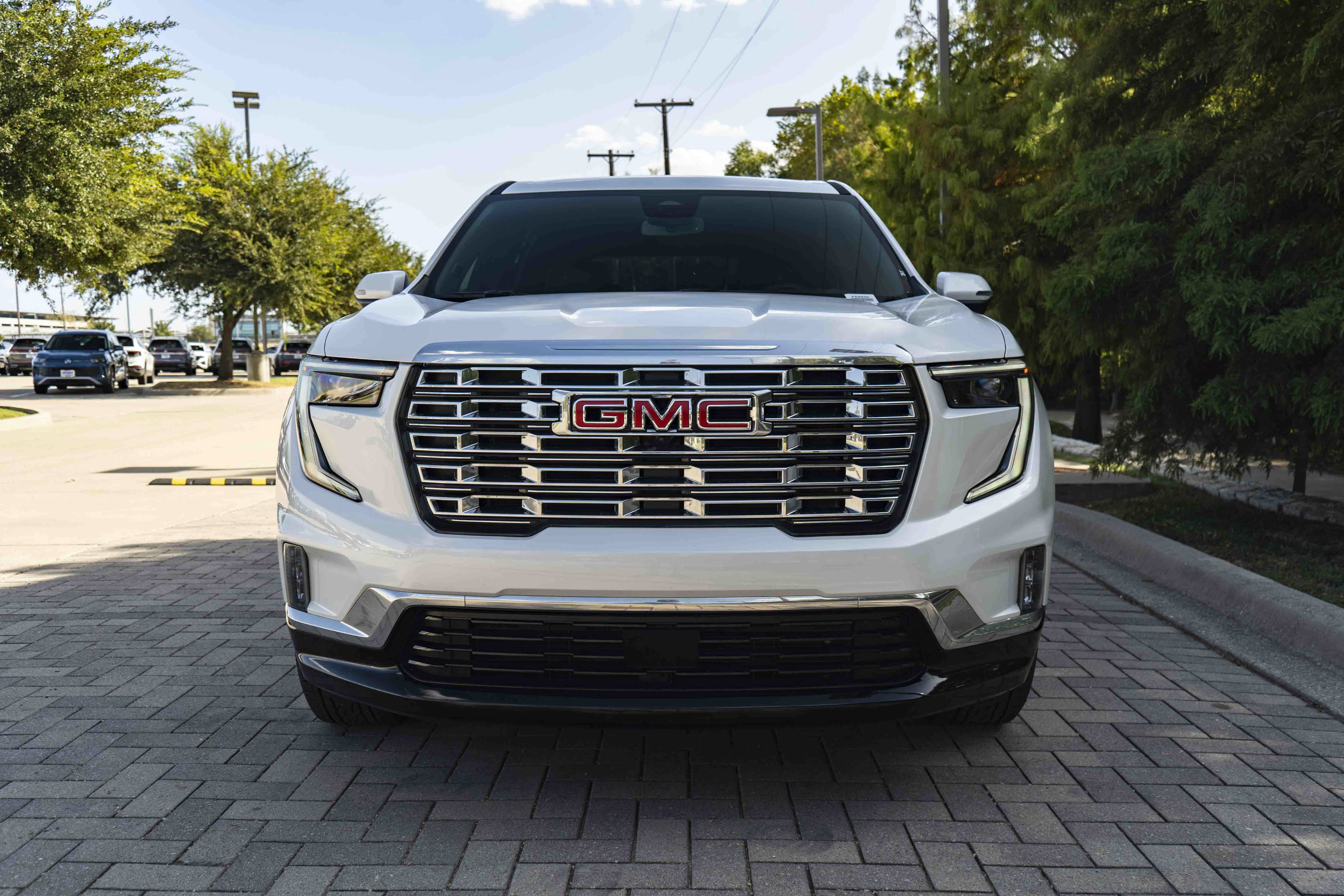 Used 2024 GMC Acadia Denali AWD/4WD image 3