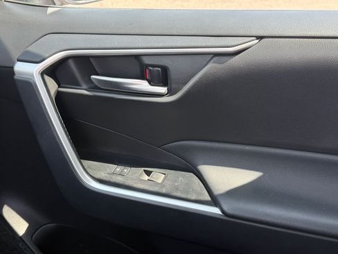 Used 2025 Toyota RAV4 XLE AWD/4WD image 17