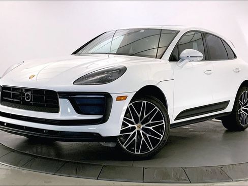 Used 2023 Porsche Macan AWD/4WD image 11