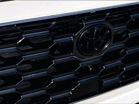 Used 2025 Toyota Sequoia Platinum image 29